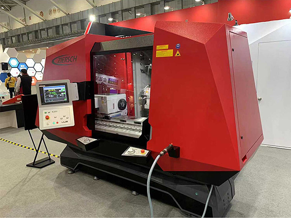 硬軌數(shù)控車床具有自動化程度高，編程簡單等優(yōu)點(diǎn)